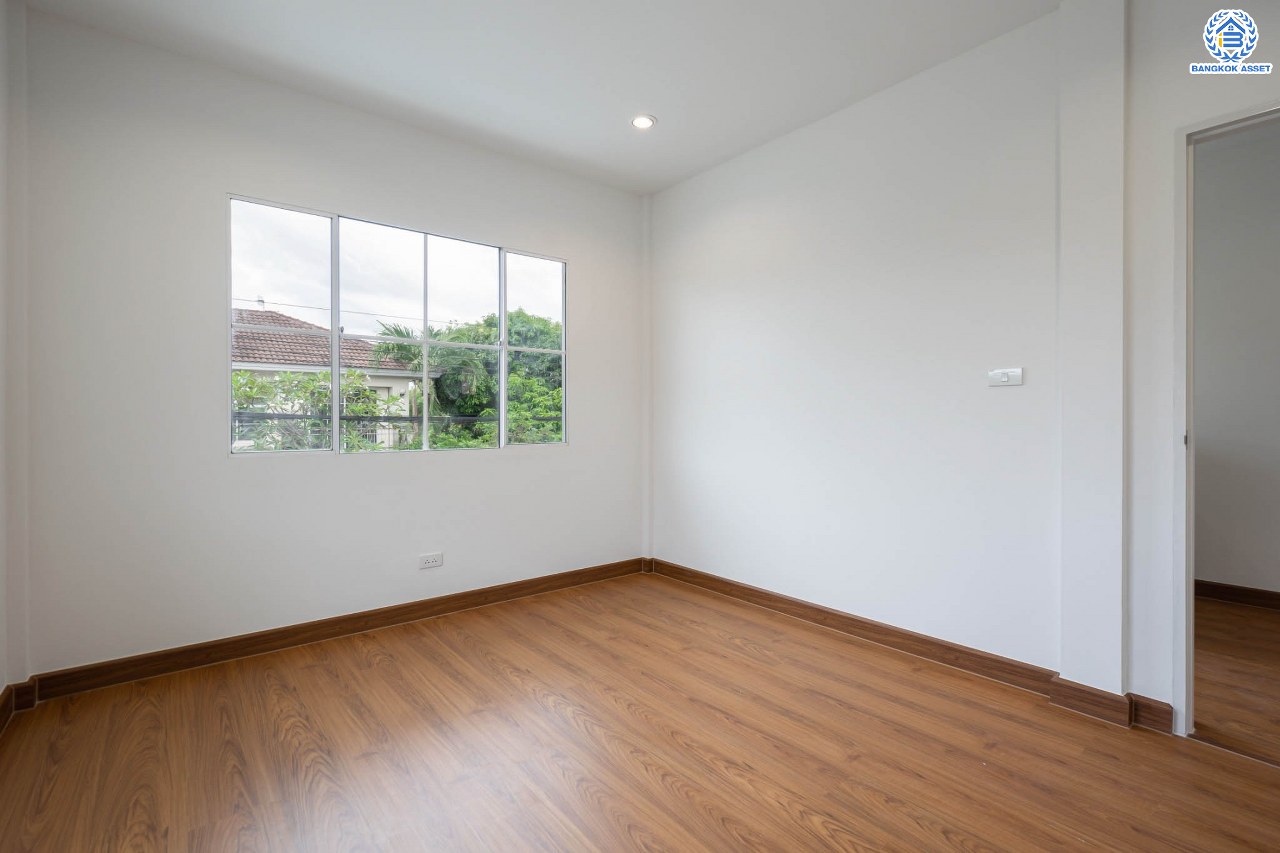 บ้านมือสองตกแต่งใหม่ ม.ชลลดา วัดลาดปลาดุก บ้านเดี่ยวหลังมุม คุณภาพระดับ L&H บนเนื้อที่ 61.3 ตร.ว. ฟังก์ชัน 3 ห้องนอน 3 ห้องน้ำ จอดรถได้ 1 คัน บนทำเลศักยภาพ เพียง 15 นาทีถึงเซ็นทรัลเวสท์เกต ใกล้รถไฟฟ้าสายสีม่วง "สถานีคลองบางไผ่"...